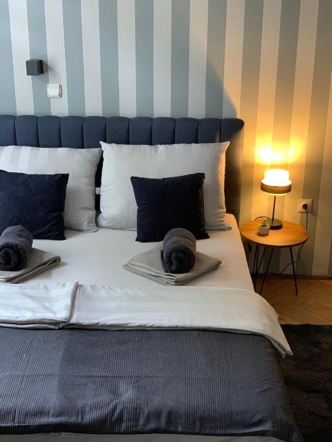 Hostel Sova Novi Sad Esterno foto